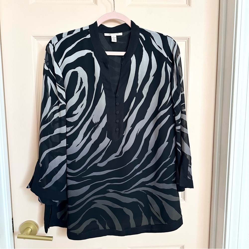 Grey striped JM Collection top